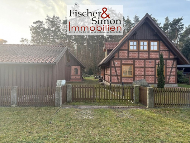 Gandesbergen-Fachwerkanwesen mit Liebe zum Detail von 2001-Wohnhaus im modernen Rohbauzustand