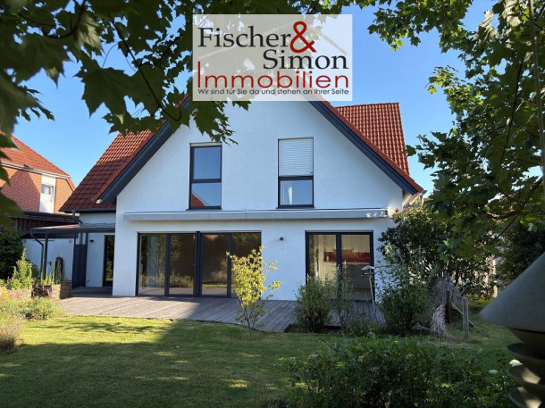 Neustadt am Rbge.-großzügige Immobilie mit 8 Zimmern, 3 Bädern in TOP-Lage (Baujahr 2008)